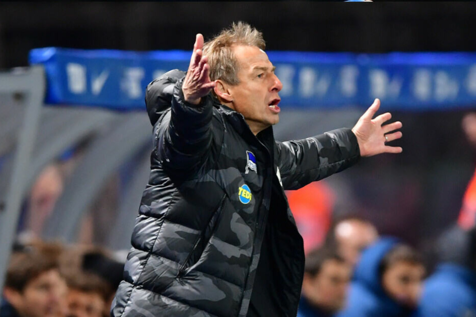 Jürgen Klinsmann feiert seinen ersten Sieg als Trainer von Hertha BSC.