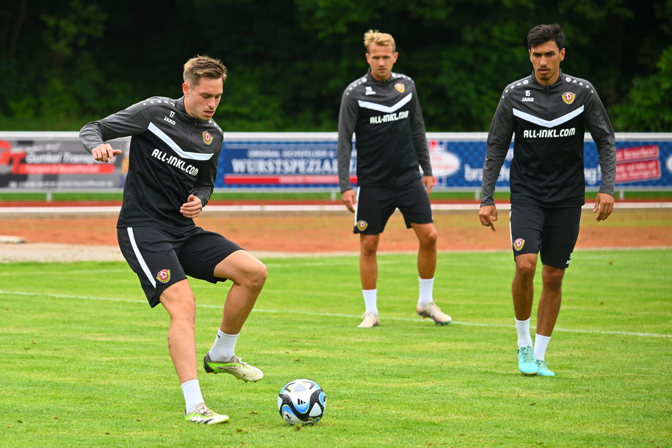 Aljaz Casar (23, v.l.), Lukas Boeder und Claudio Kammerknecht (25) bildeten in allen Testspielen die Dreierkette.