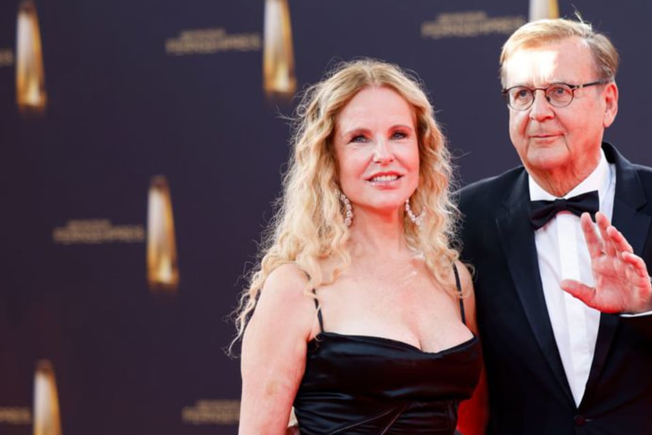 Besonderer Anlass: RTL-Ikone Katja Burkard teilt seltene Paar-Fotos