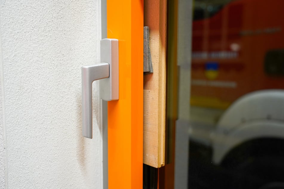 Der Einbruch durch die Seitentür ins Feuerwehrgerätehaus bedeutet einen schweren Schlag für die Einsatzkräfte.