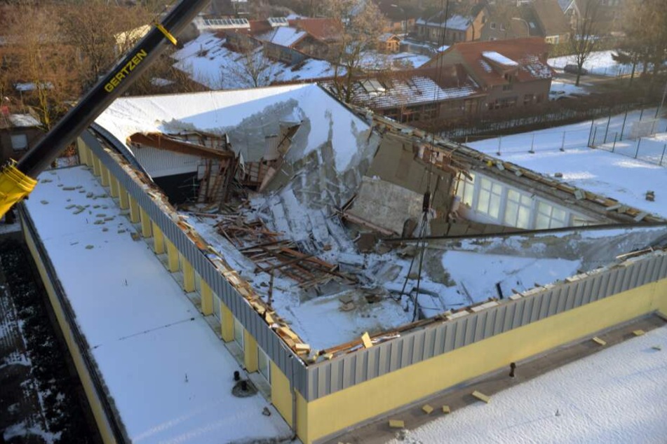 Das komplette Turnhallendach stürzte im Januar 2017 ein.