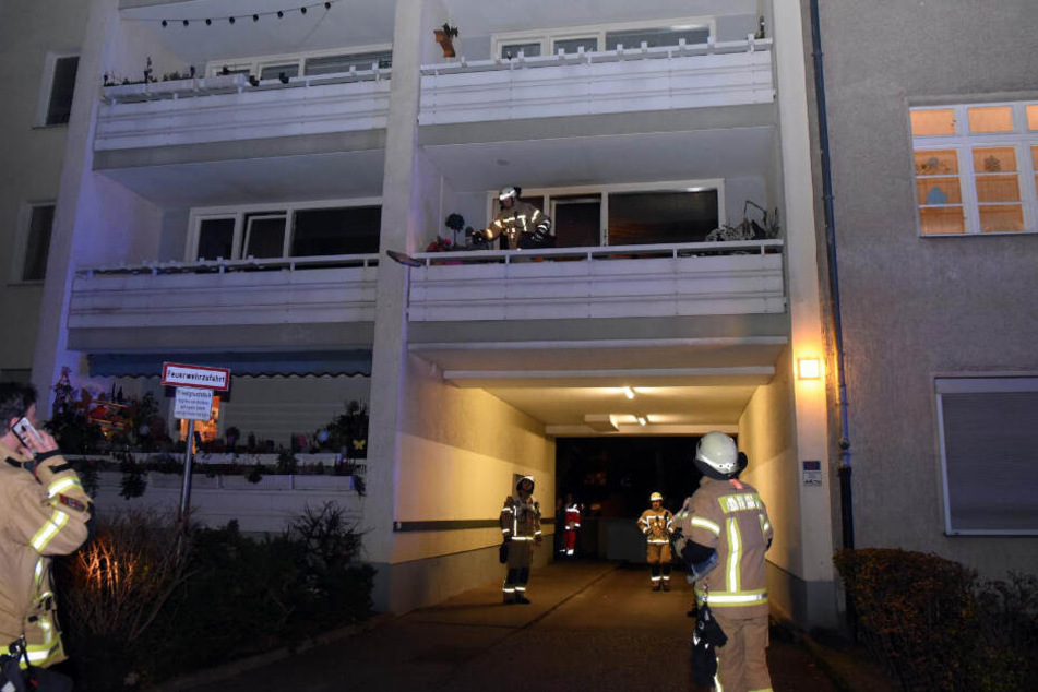 Wegen eines Wohnungsbrandes rückten die Brandbekämpfer gegen 22 Uhr in die Friedrich-Wilhelm-Straße 38 aus.
