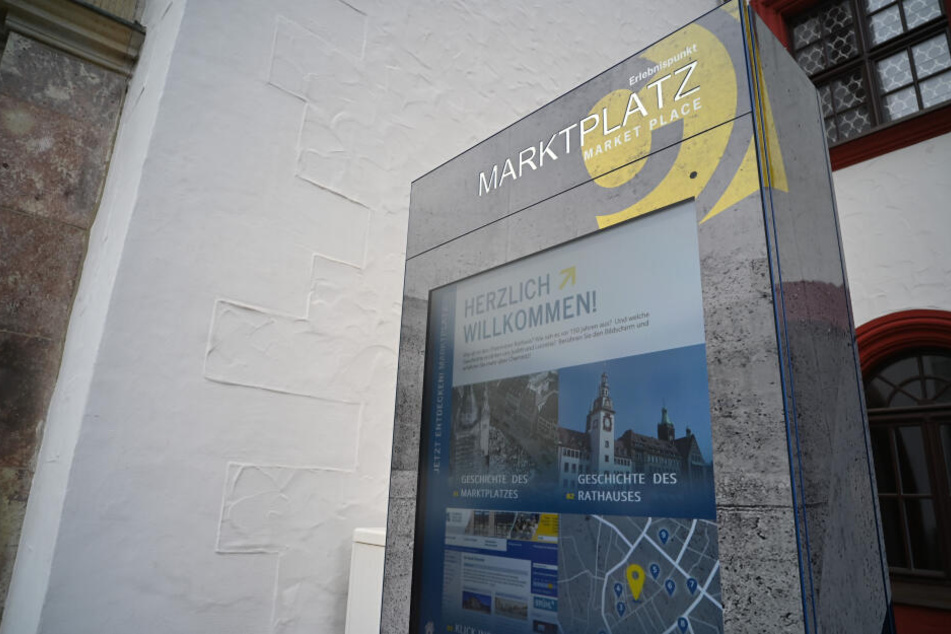 Bis heute funktioniert die digitale Info-Stele vor dem Rathaus nicht einwandfrei.