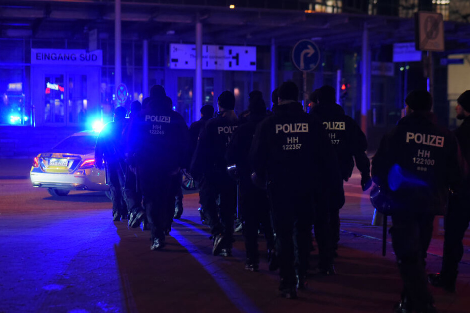 Der Marsch wurde von zahlreichen Polizisten begleitet.