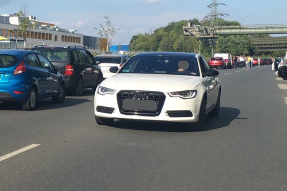 Der Audi-Fahrer nutzte die Rettungsgasse.