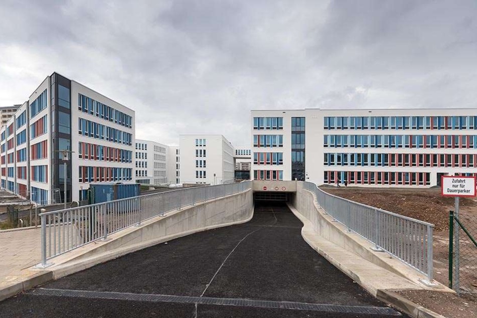 Schnappschuss aus einem leeren Gebäude: Das Neue Technische Rathaus verwandelte sich gestern zur Schau-Stelle.