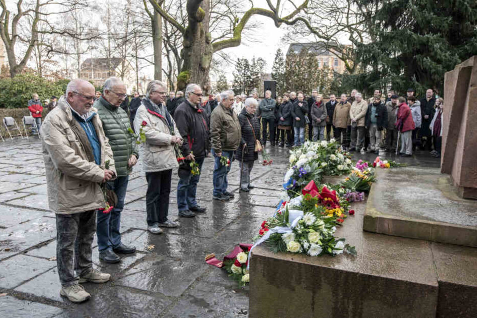 Bereits um 10 Uhr fand im Park der Opfer des Faschismus die traditionelle Gedenkveranstaltung statt.