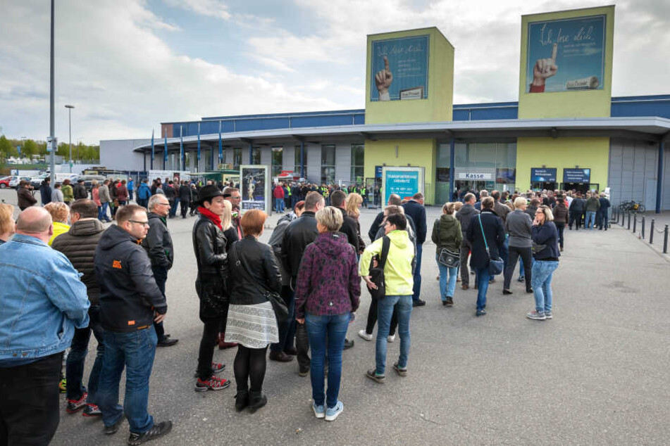 8000 Fans standen vor der Chemnitz-Arena Schlange, um den Panikrocker zu sehen.