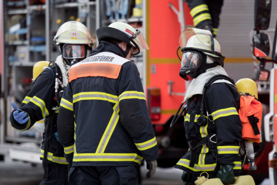 Zum Glück konnte die Feuerwehr ein Übergreifen der Flammen verhindern (Symbolfoto).