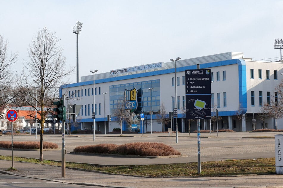Auf dem Parkplatz am CFC-Stadion nötigte der Kinderschänder 2018 sein Opfer (damals 11) zum Oralsex.