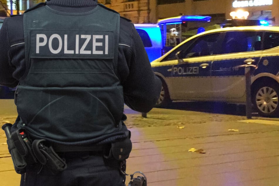 Eine Polizeistreife war schnell vor Ort und nahm den mutmaßlichen Täter fest (Symbolbild).