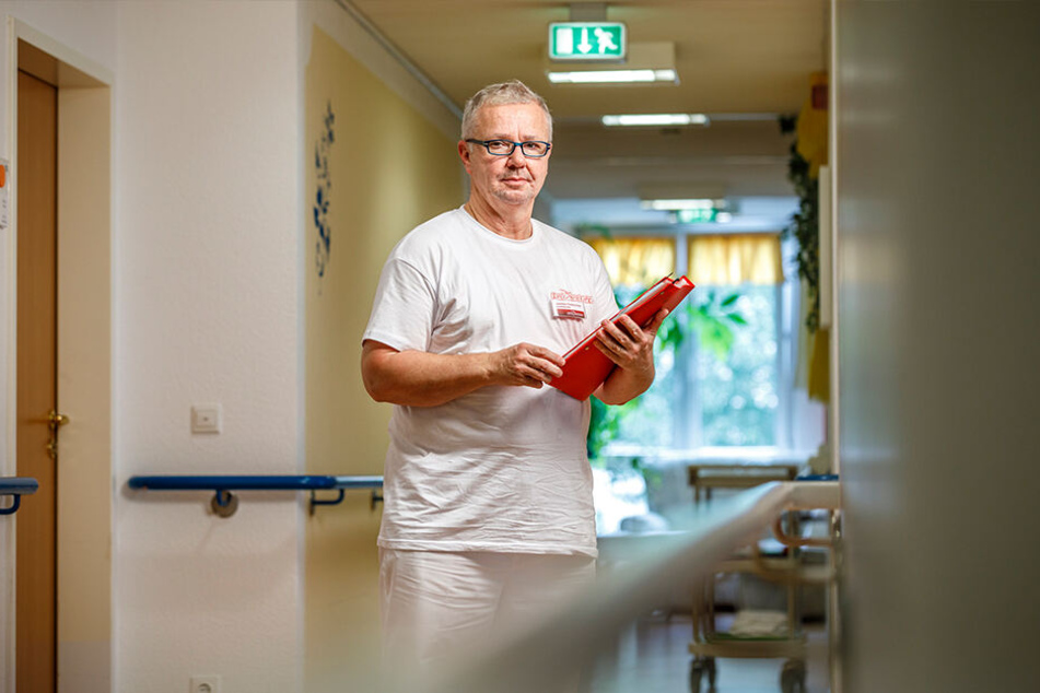 "Nicht anprangern, sondern selber handeln": Politiker Maximilian Kretzschmar (52) ist jetzt Pflege-Azubi.