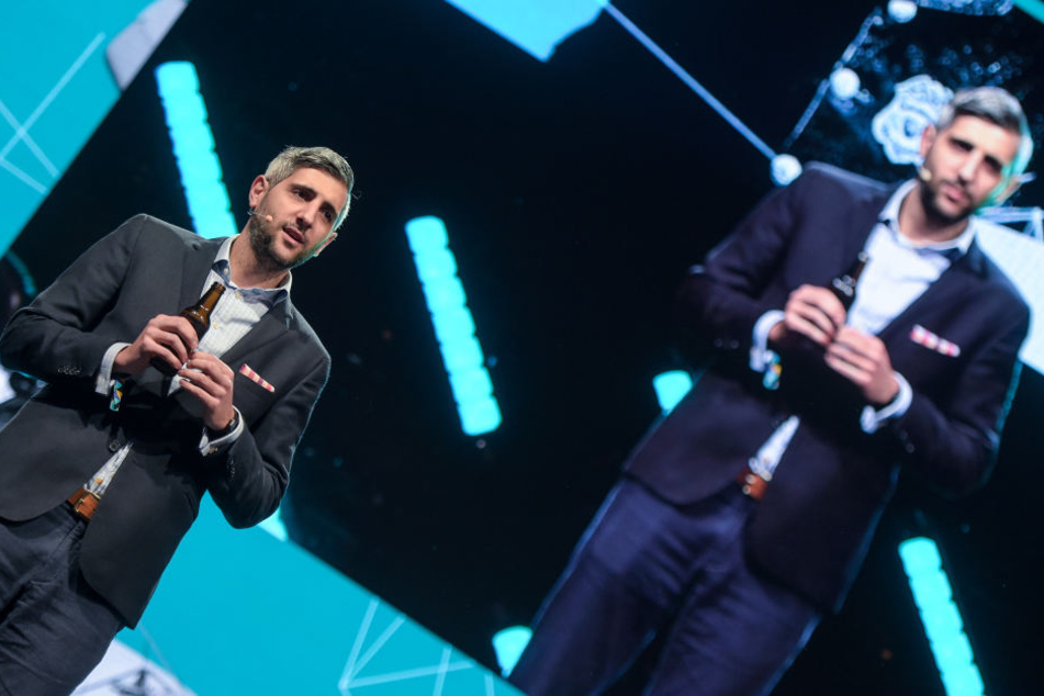 Moderator Michel Abdollahi (37).