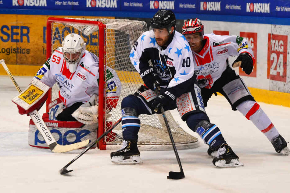 Wie hier beim 4:1-Heimsieg Ende Dezember spielten die Eislöwen um Nick Huard (M.) stark vorm Tor der Nauheimer. Aber was nützt dies, wenn's zu oft auf der Gegenseite einschlägt?