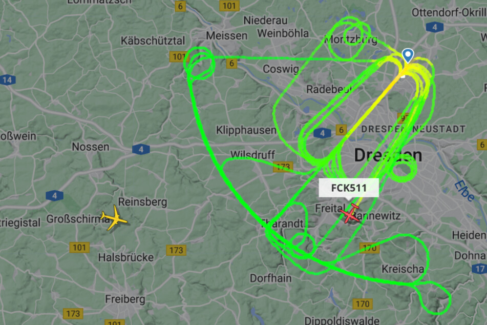 Dresden: Flugzeug kreist über Dresden: Das steckt dahinter!