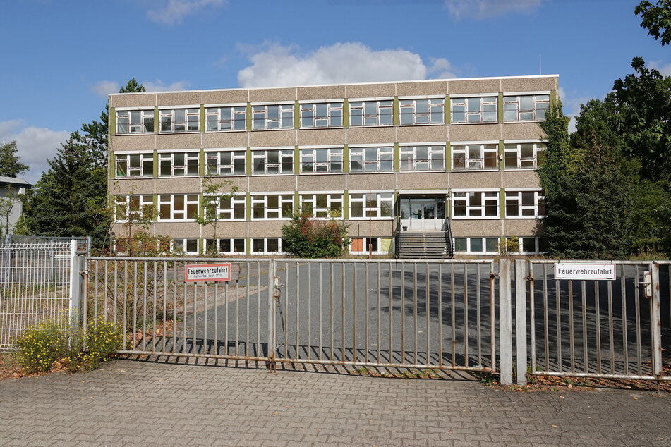 Drei Anschläge gab es innerhalb kürzester Zeit auf die ehemalige Schule in Klotzsche.