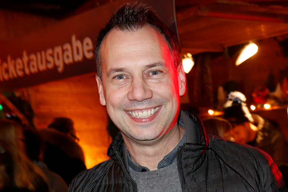 Sebastian Fitzek (49) kommt im Dezember 2019 zur Premiere des Roncalli-Weihnachtszirkus. Am Donnerstagabend hat der Autor stolz die Geburt seines Sohnes Oskar bei Instagram verkündet.