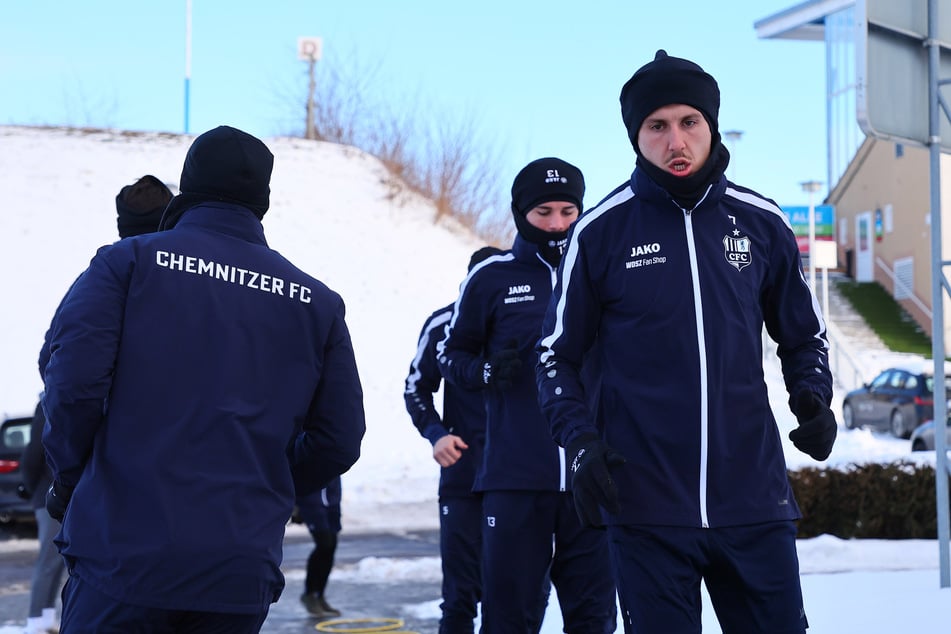 Tobias Stockinger (vorn) hofft, dass er in der Rückrunde auch in der Liga endlich für den CFC trifft.
