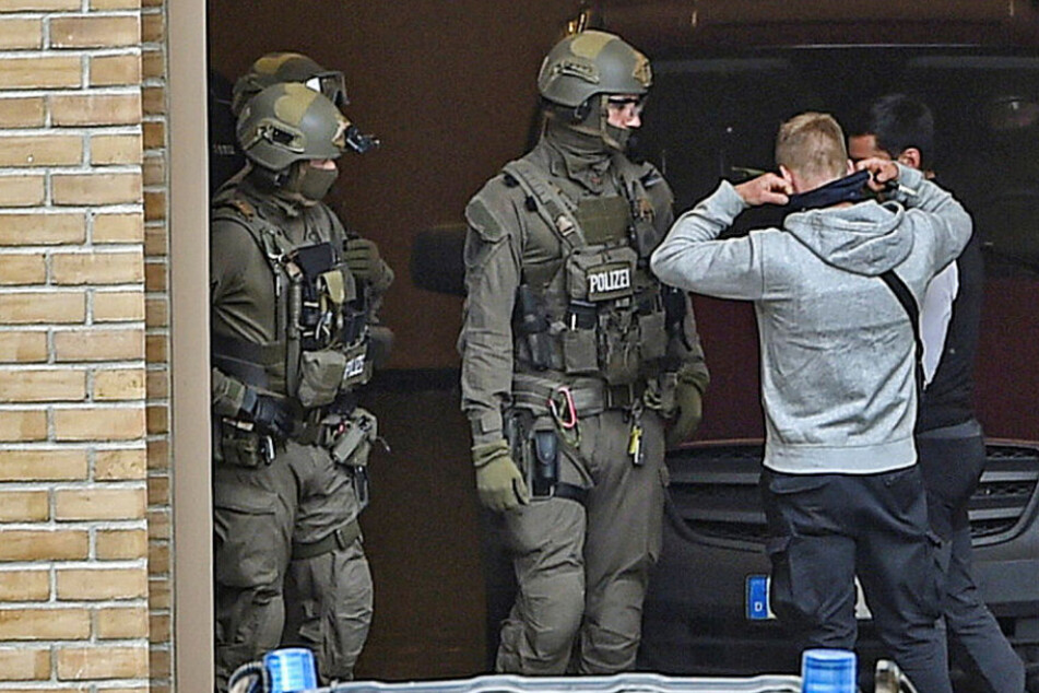 Vor Prozessauftakt: Warum vergrub Elitesoldat zwei Kilo Sprengstoff und 7000 Schuss Munition?