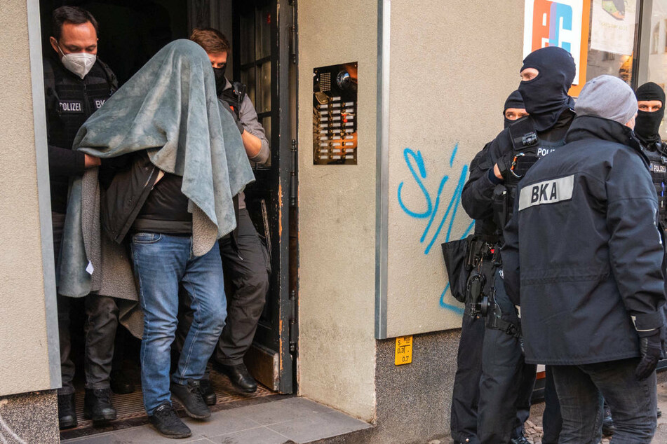 Bei einer groß angelegten Razzia gegen Clankriminalität wurden am Donnerstag zwei Verdächtige verhaftet.