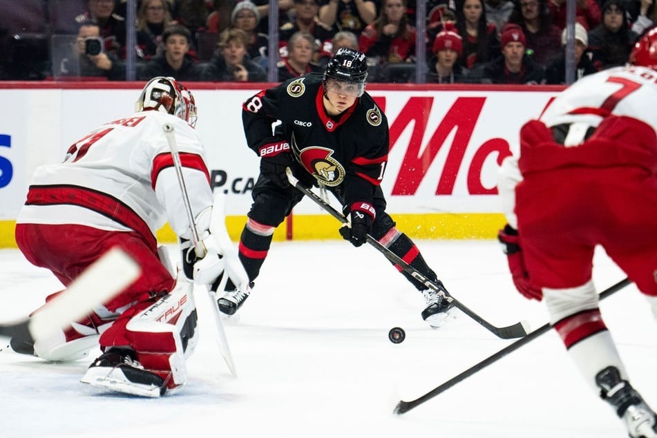 Eishockey-Nationalspieler Tim Stützle (24, M.) gastiert mit seinen Ottawa Senators in der Woche vor Weihnachten in Düsseldorf.