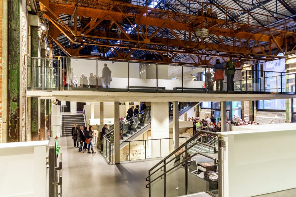 Das Foyer der Staatsoperette Dresden verwandelt sich am 30. August in die heißen Straßen Havannas.