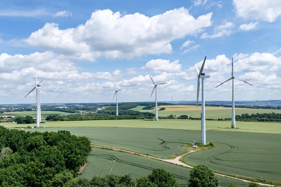 Am Galgenberg in Röhrsdorf stehen schon Windräder für einen Batteriespeicher - im Windplan fehlt der Standort.