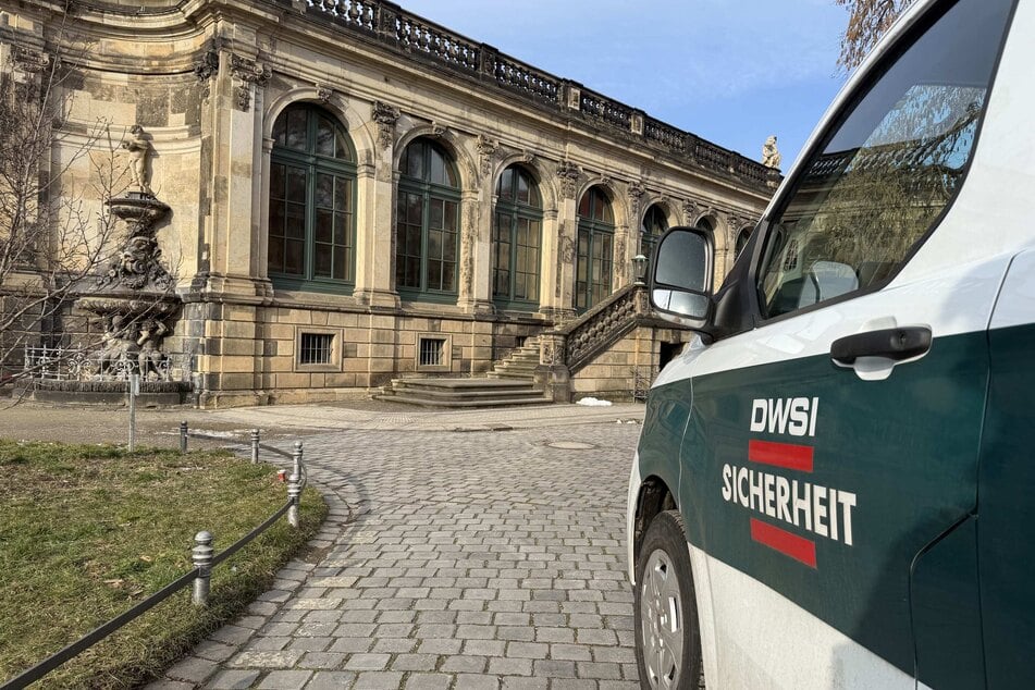 Rund um den Zwinger patrouillieren Sicherheitskräfte.