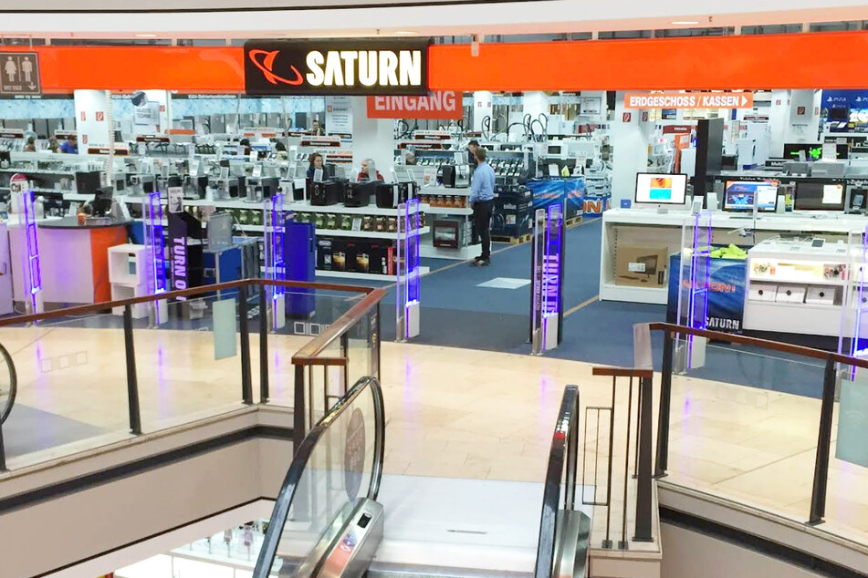 Bevor Saturn am Samstag (27.9.9 endgültig schließt, gibt's hunderte Geräte besonders günstig.