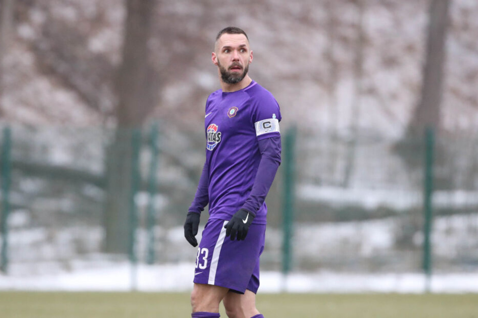 Ein Blick zurück? Für Christian Tiffert könnte das Testspiel gegen Fürstenwalde der letzte Auftritt als Profi des FC Erzgebirge Aue gewesen sein.