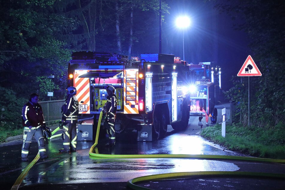 Feuerwehrleute waren stundenlang im Einsatz.