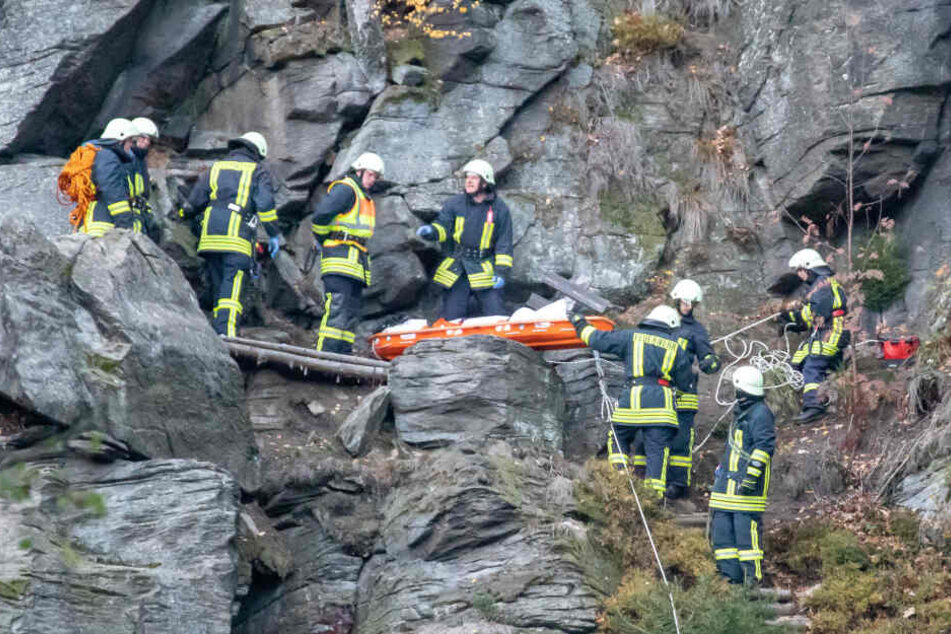 Absturz in Wolkenstein: Feuerwehrleute bargen den Leichnam von Maria T. (24).