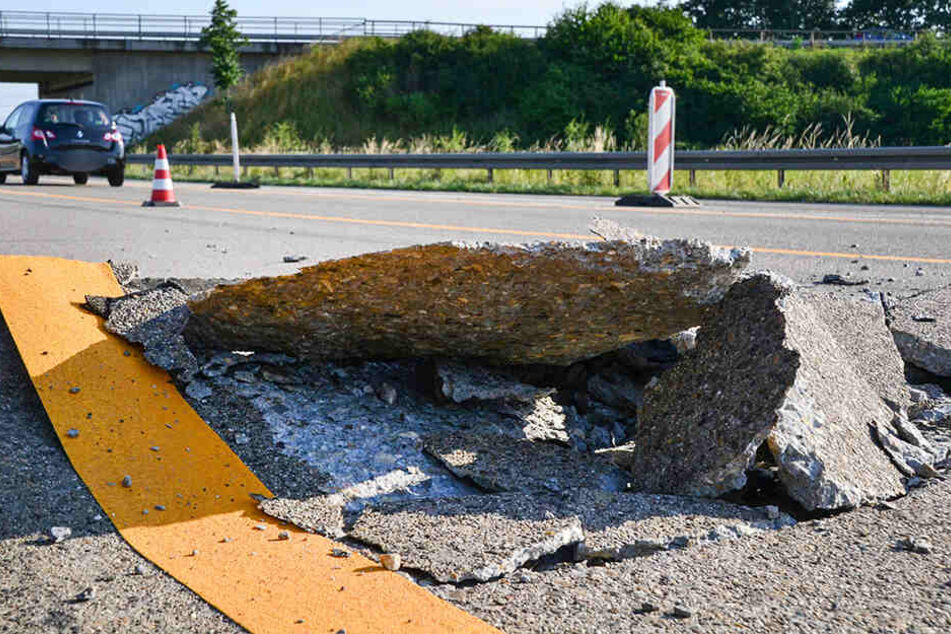 Große Hitze verursacht immer wieder Schäden im Asphalt.