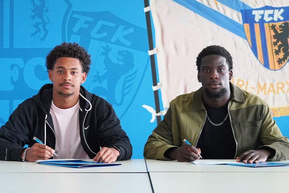 Yanick Abayomi (18, l.) und Kingsley Akindele (18) wurden vom CFC mit einem Profi-Vertrag ausgestattet.