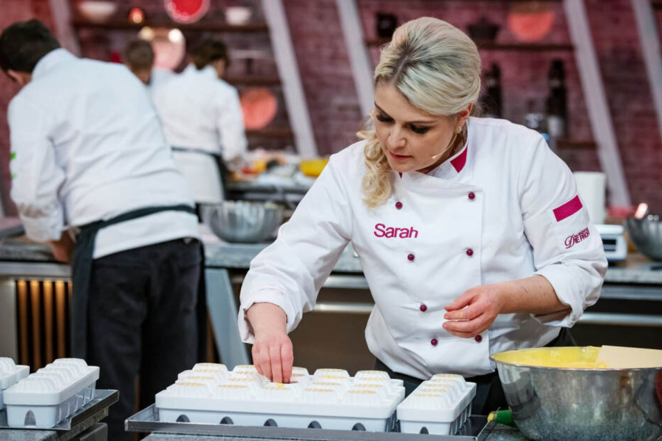 Die süße Sächsin Sarah Gierig (32) hat sich mit ihren kalorienhaltigen Kreationen zusammen mit ihrer Teampartnerin ins Finale der TV-Show gebacken.