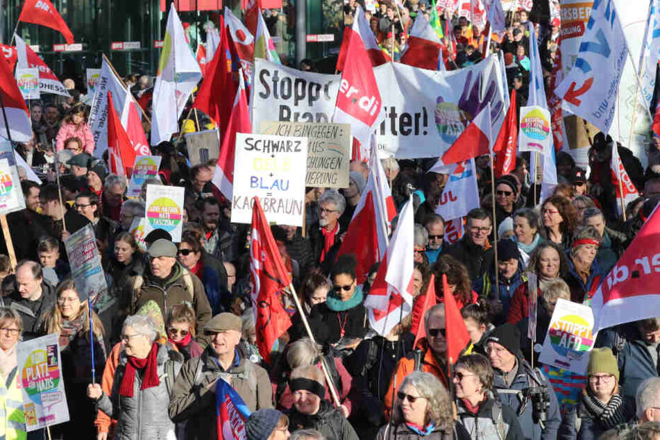 In Erfurt gingen viele Menschen auf die Straße und machten ihrem Ärger Luft.
