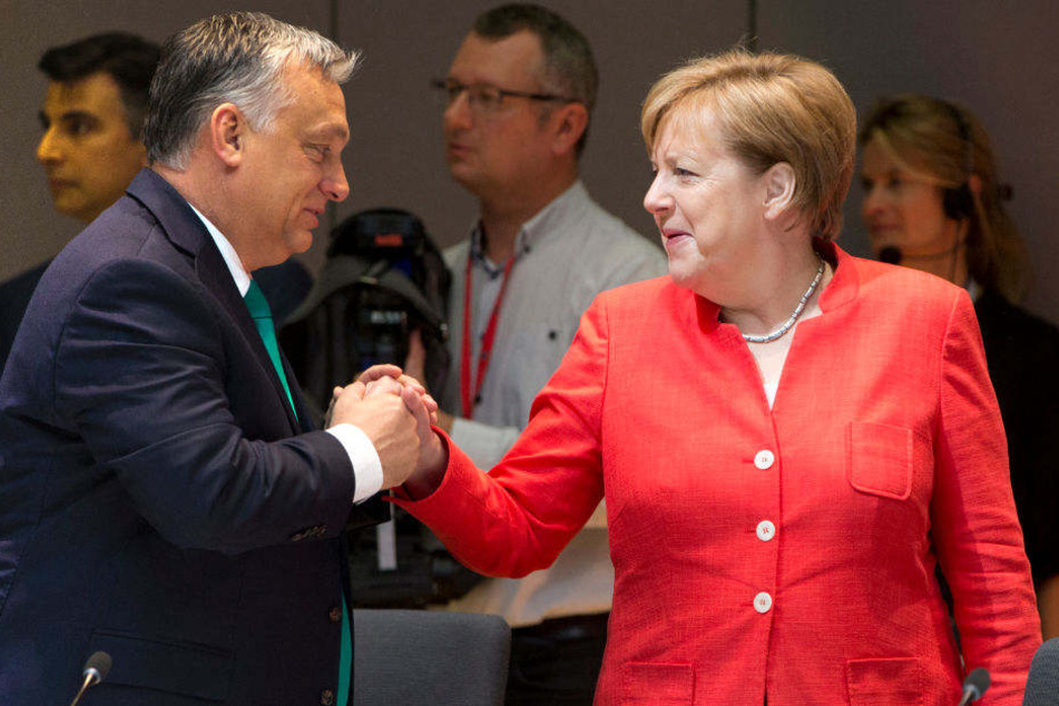 Angela Merkel begrüßt beim EU-Gipfel Ungarns Ministerpräsident Viktor Orban.