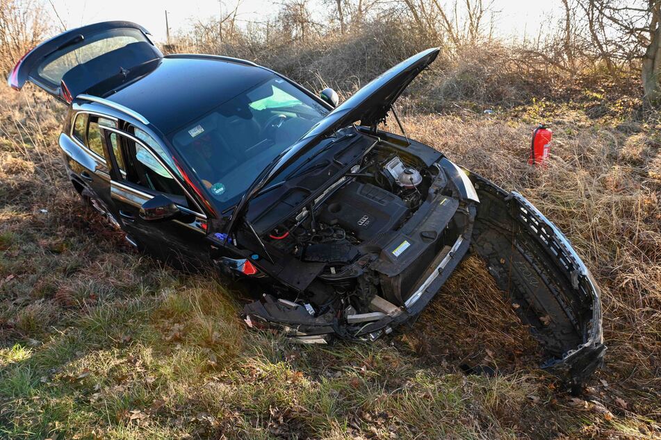 Die Front des Audis wurde schwer beschädigt.
