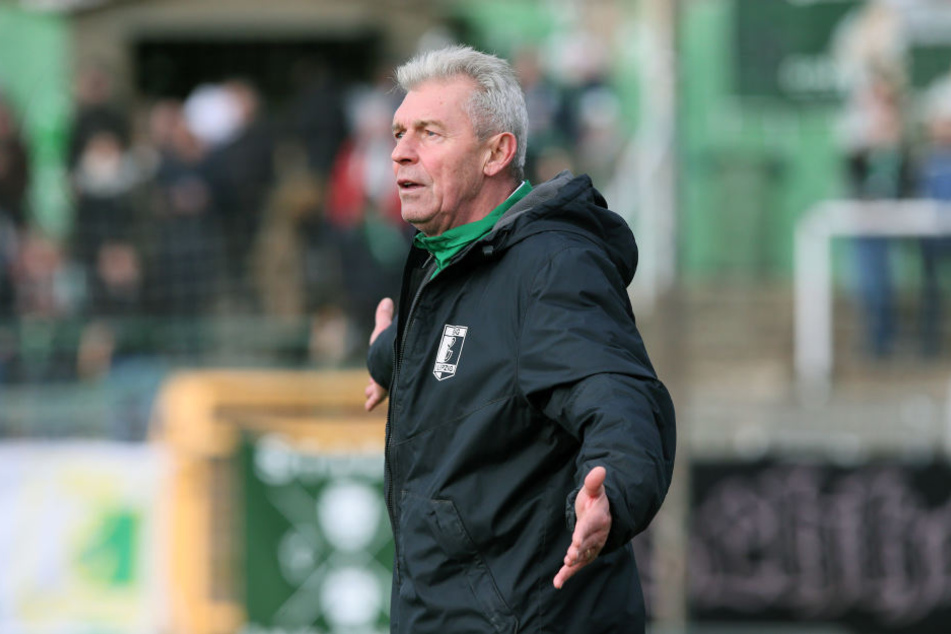 BSG-Trainer Dietmar Demuth musste mit ansehen, wie Energie Cottbus das Spiel mit einem Minimalaufwand für sich entschied. (Archivbild)