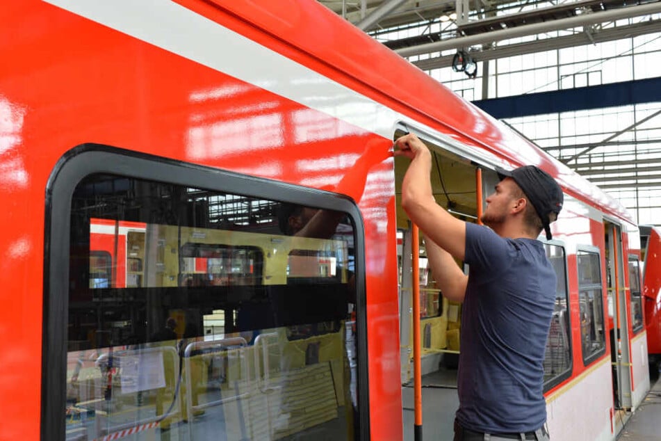 Ein Zugbauer in Hennigsdorf. Das Brandenburger Bombardier-Werk soll für
Bautzen bluten.