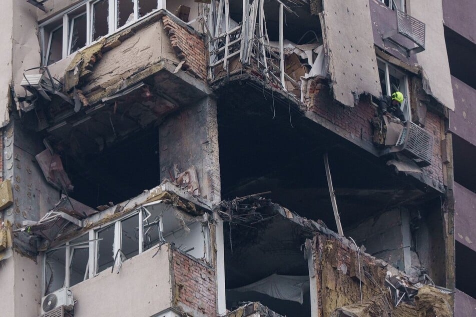 Seit Februar 2022 verteidigt sich die Ukraine gegen den groß angelegten russischen Angriffskrieg. Immer wieder werden unschuldige Zivilisten getötet oder verletzt, darunter auch Kinder.