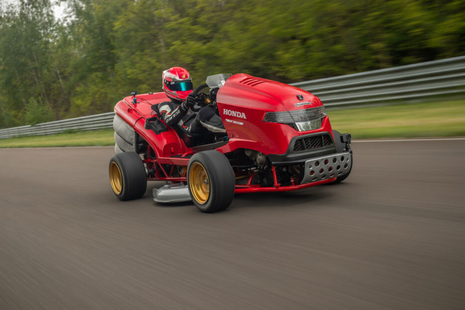 Auf dem Lausitzring erreichte der Honda-Mäher über 240 Sachen.