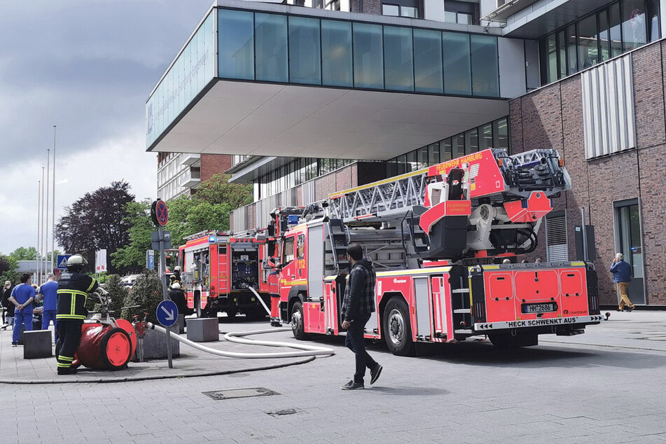 Hamburg: Flammen im Krankenhaus, Intensivstation verraucht