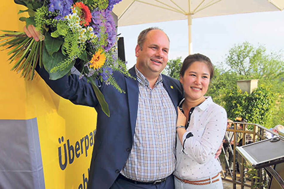 Mit Ehefrau Su Yeon (38) feierte der OB 2015 auf Schloss Eckberg seinen Wahlsieg.