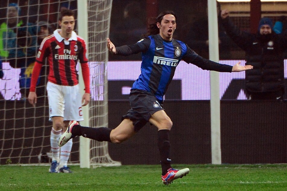 Ezequiel Schelotto (r.) im Februar 2013 beim "Derby della Madonnina" gegen die AC Milan. (Archivfoto)