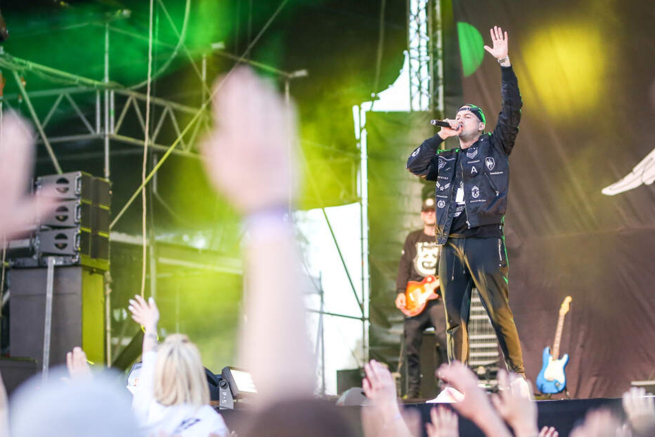RAF Camora bei einem Auftritt auf dem Love Music Festival in Magdeburg.