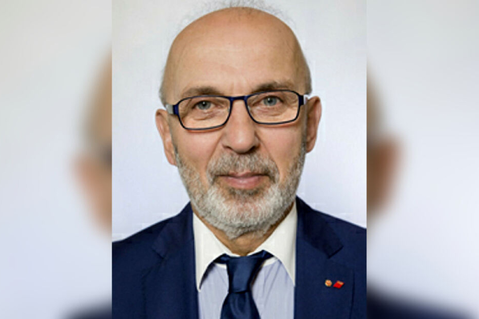 "Aktuell legen viele Chefs ihren Mitarbeitern neue Arbeitsverträge zu deutlich schlechteren Konditionen vor. Die sollte keiner unterschreiben", warnt Bernd Günther, Bezirksvorsitzender der IG BAU Nord-West-Sachsen.