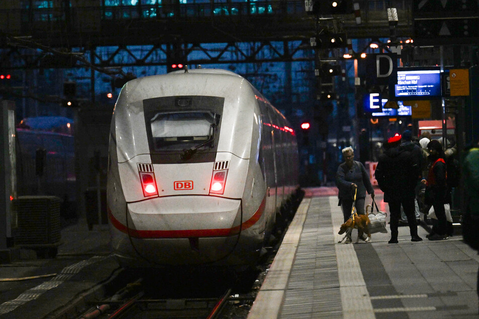 Am Donnerstag hatte der Warnstreik bei der Deutschen Bahn den Zugverkehr bundesweit größtenteils zum Erliegen gebracht.