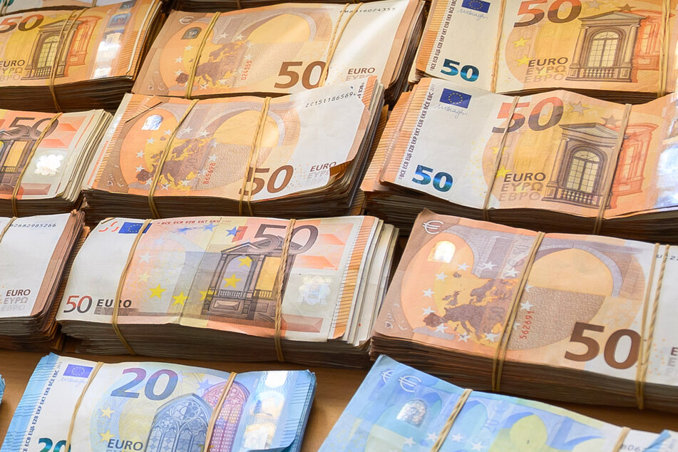 Der Haushaltsüberschuss von 1,05 Milliarden Euro wird in voller Höhe dem "NRW-Rettungsschirm" zugeführt. (Symbolbild)