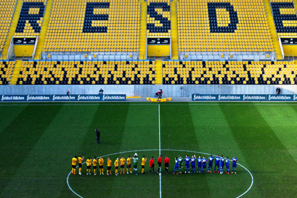 So sah es am 7. Februar 2015 aus, als Dynamo in der 3. Liga daheim auf Rot-Weiß Erfurt traf. Das Traditionsderby fand ohne Zuschauer statt, weil einige Rowdys zuvor in Rostock randaliert hatten.